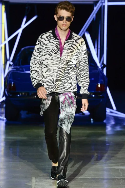 Look 30